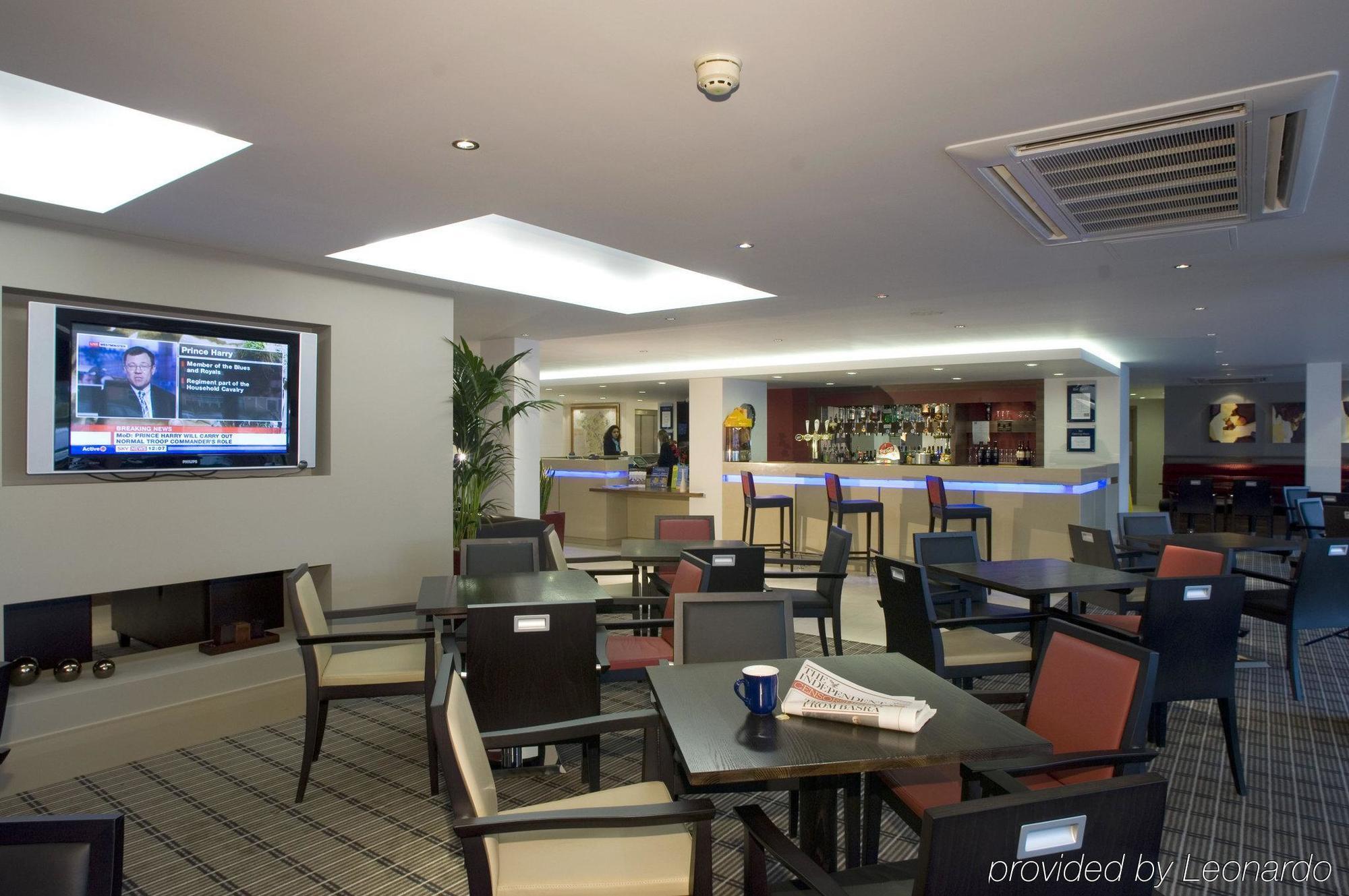 Holiday Inn Express Milton Keynes, An Ihg Hotel Restaurant foto